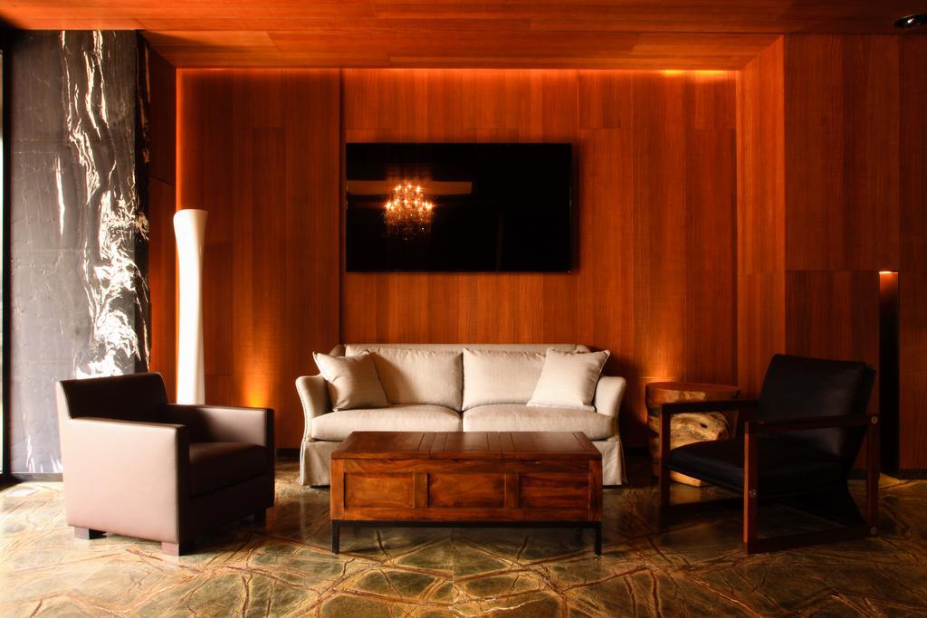 Inhouse Hotel Taichung Bagian luar foto