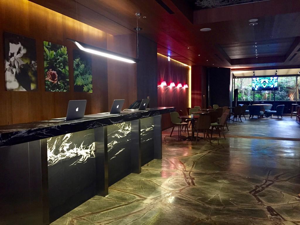 Inhouse Hotel Taichung Bagian luar foto
