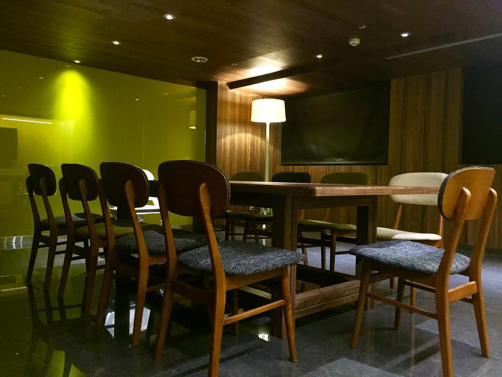 Inhouse Hotel Taichung Bagian luar foto
