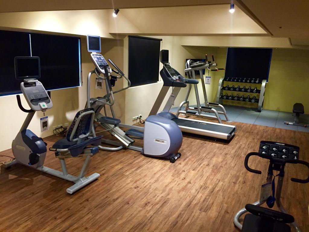 Inhouse Hotel Taichung Bagian luar foto