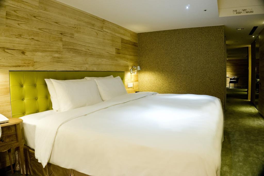 Inhouse Hotel Taichung Bagian luar foto
