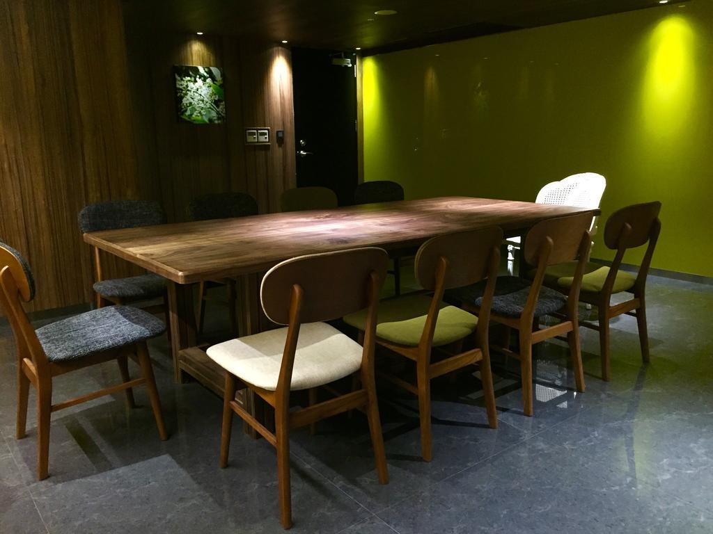 Inhouse Hotel Taichung Bagian luar foto