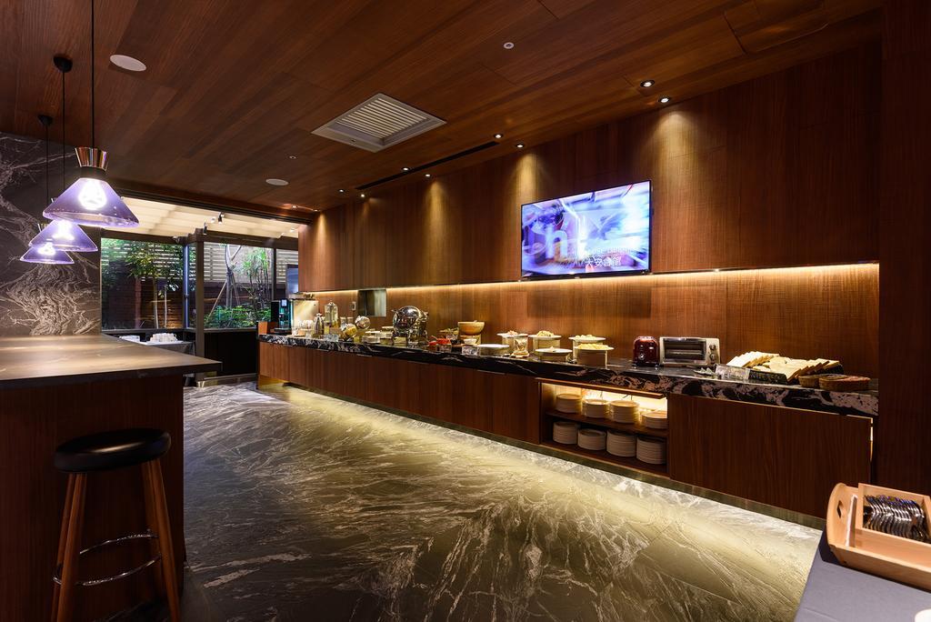 Inhouse Hotel Taichung Bagian luar foto