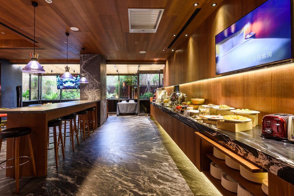 Inhouse Hotel Taichung Bagian luar foto