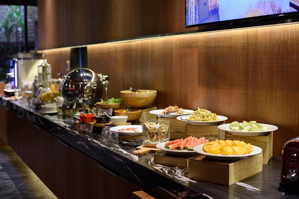 Inhouse Hotel Taichung Bagian luar foto