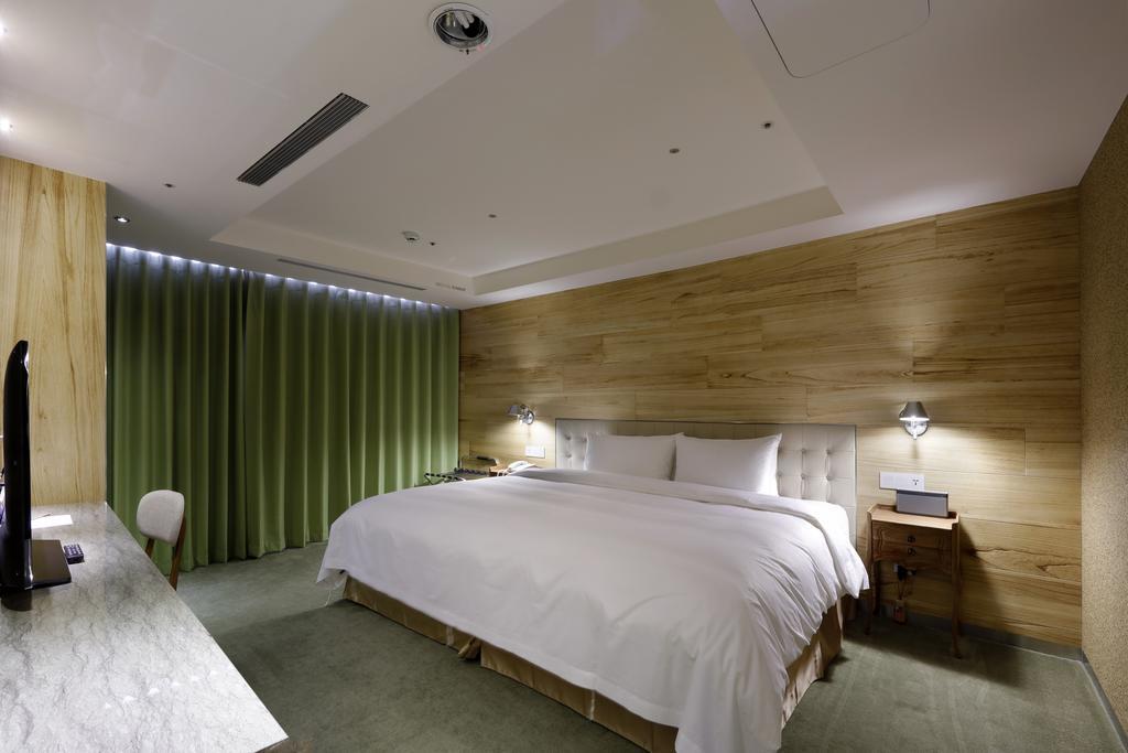 Inhouse Hotel Taichung Bagian luar foto