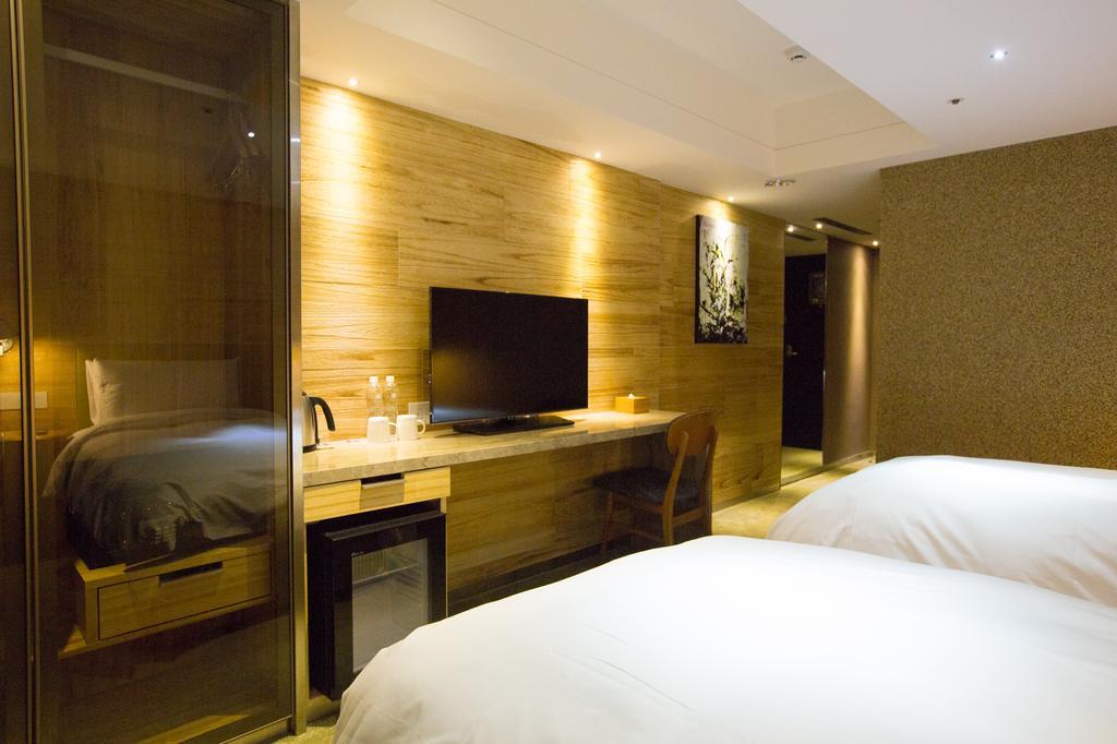 Inhouse Hotel Taichung Bagian luar foto