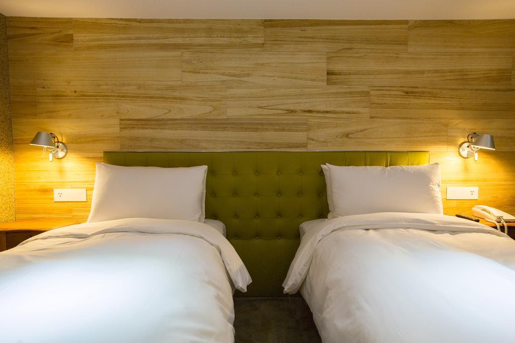 Inhouse Hotel Taichung Bagian luar foto