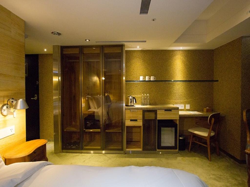 Inhouse Hotel Taichung Bagian luar foto