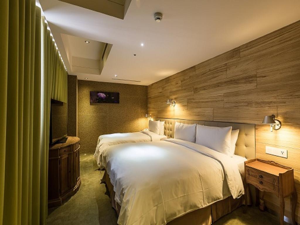 Inhouse Hotel Taichung Bagian luar foto