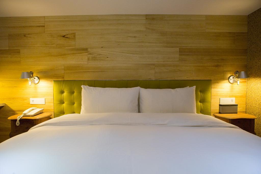 Inhouse Hotel Taichung Bagian luar foto