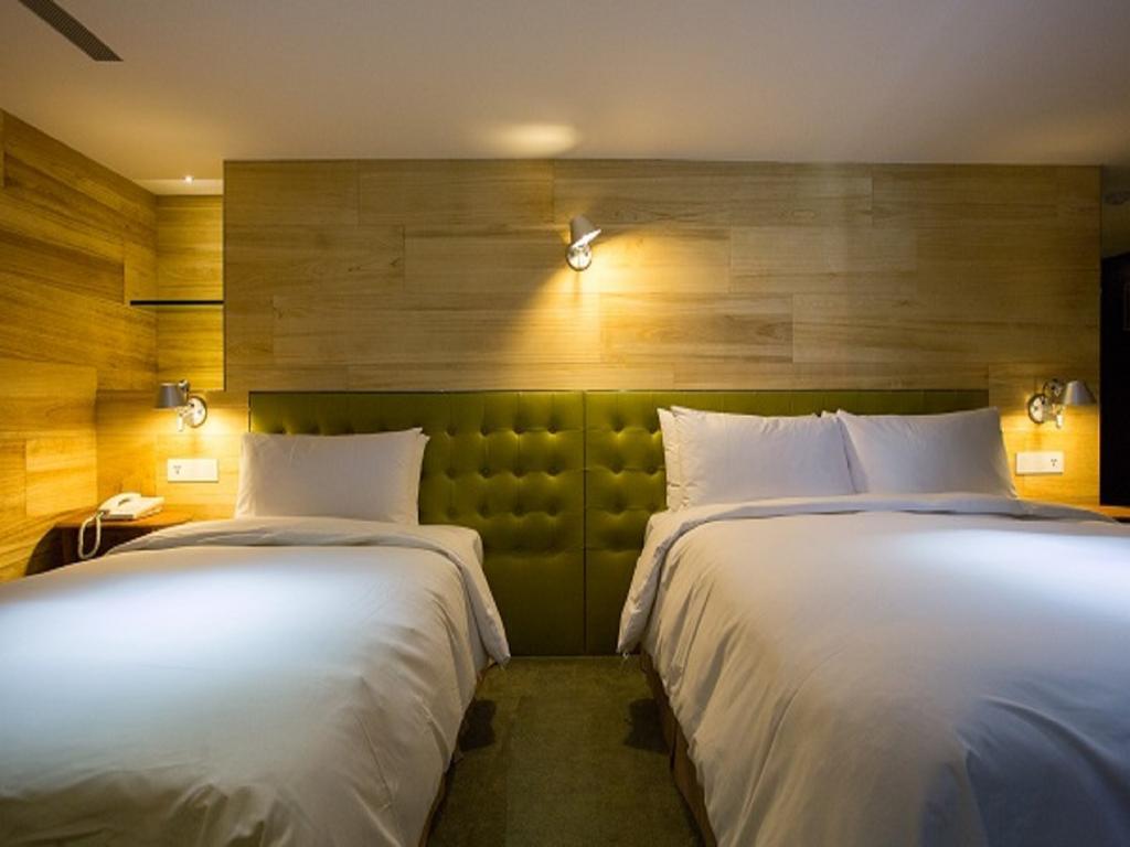 Inhouse Hotel Taichung Bagian luar foto