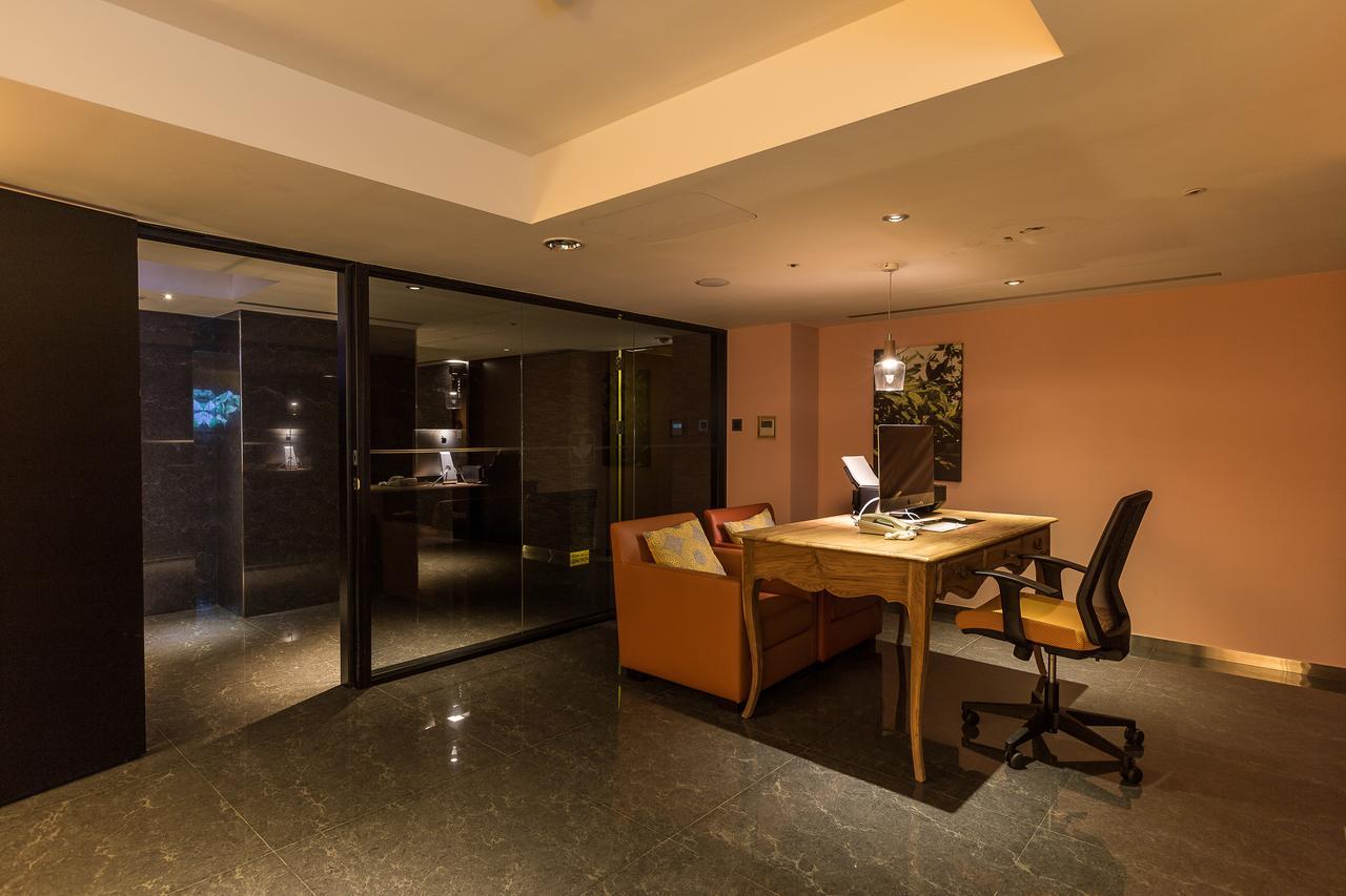 Inhouse Hotel Taichung Bagian luar foto