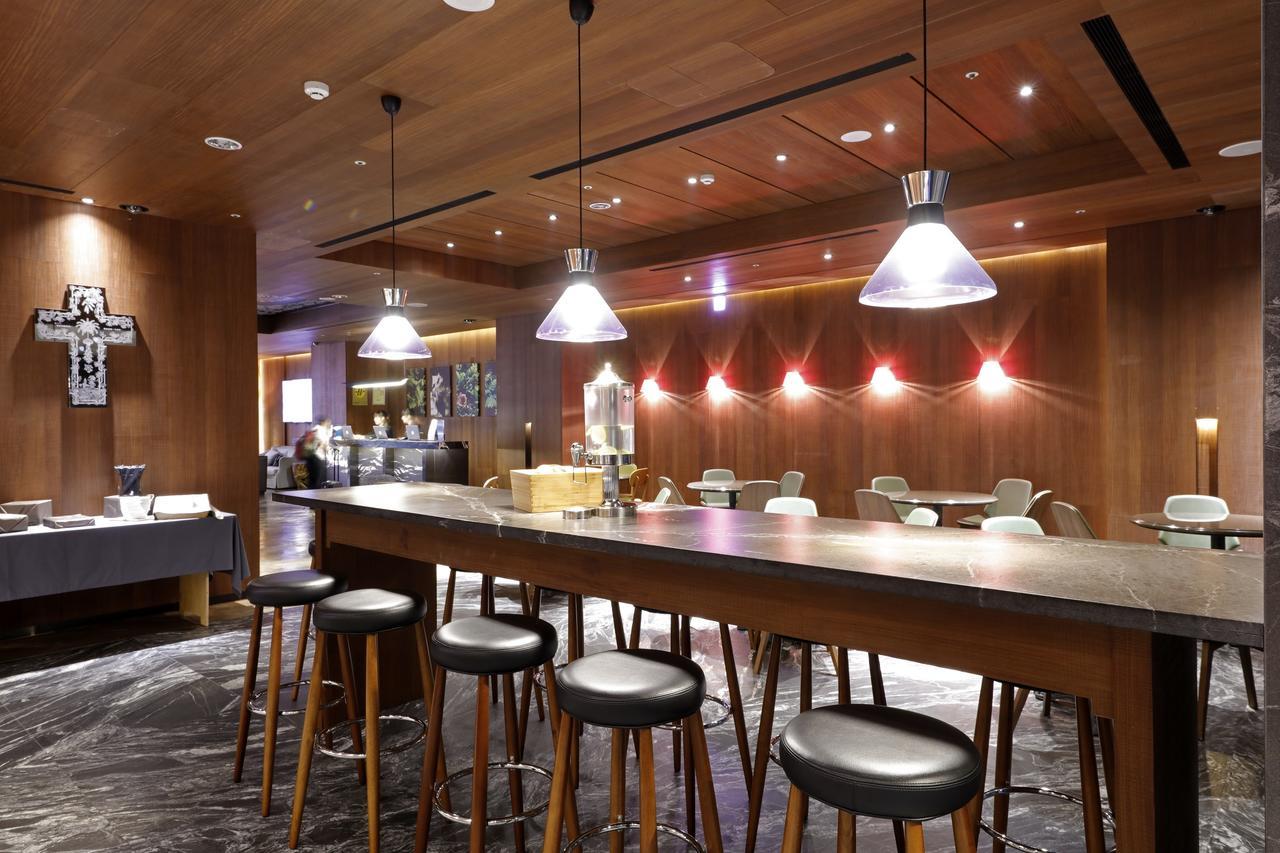 Inhouse Hotel Taichung Bagian luar foto